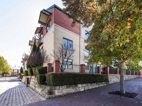 Subiaco Village 28 - Hotel WA 25