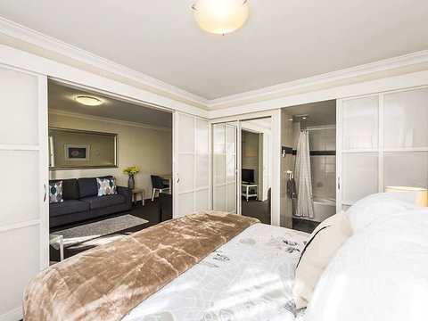 Subiaco Village 28 - Hotel WA 9