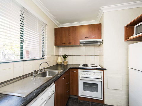 Subiaco Village 28 - Hotel WA 13