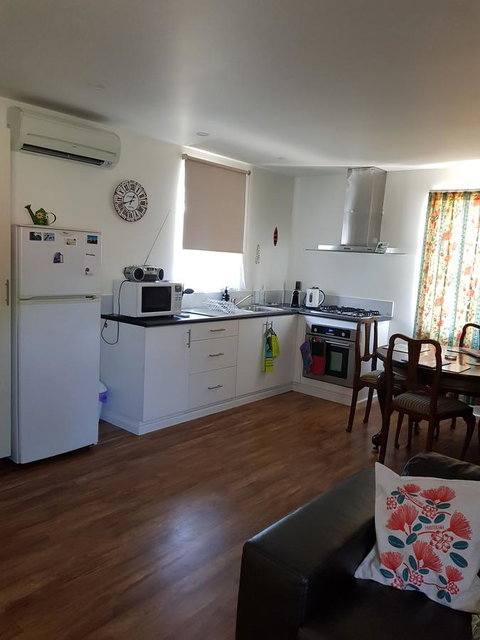 While Away Holiday Accommodation - Hotel WA 5