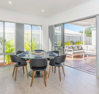 Karrinyup Waters Luxury House Rental - Hotel WA