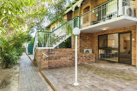 Forrest St - Hotel WA 18