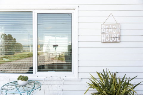 On The Beach Waterfront Apartment - Hotel WA 1