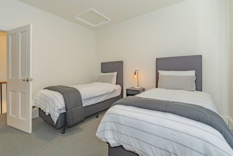 4 Bedroom House - Hobart CBD - Free Parking - Free WIFI - Hotel WA 13