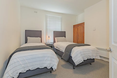 4 Bedroom House - Hobart CBD - Free Parking - Free WIFI - Hotel WA 3