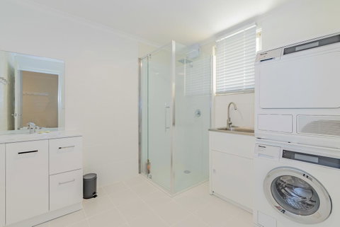 4 Bedroom House - Hobart CBD - Free Parking - Free WIFI - Hotel WA 4