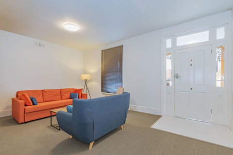 4 Bedroom House - Hobart CBD - Free Parking - Free WIFI - Hotel WA 10