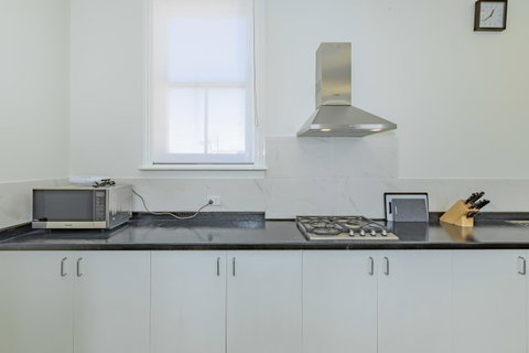 4 Bedroom House - Hobart CBD - Free Parking - Free WIFI - Hotel WA 8