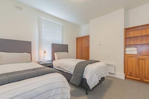 4 Bedroom House - Hobart CBD - Free Parking - Free WIFI - Hotel WA 1