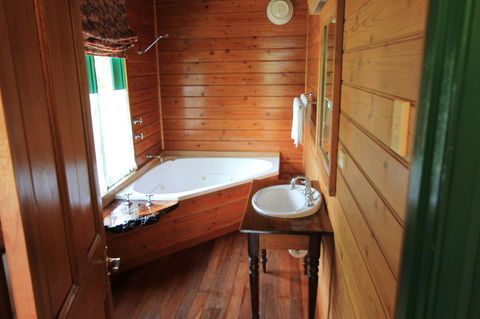 Kerrellie Cottages 2, 4 & 8 Reid Street - Hotel WA 17