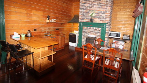 Kerrellie Cottages 2, 4 & 8 Reid Street - Hotel WA 9