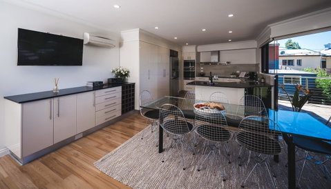 Russell House - Hotel WA 24
