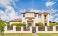 Nice home in the Regatta waters estate close to theme parks