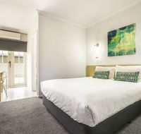 Nightcap at Skyways Hotel - Hotel WA