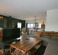 Oak  Barrel / 7 Twynam Street - Hotel WA