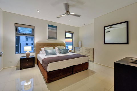 Oceana Darwin Central Oceanfront 3 Bedroom 2 Lounge Room Pool Gym Tennis Court Sleeps 9 - Hotel WA 1