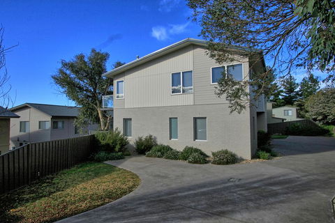 Opus 1/10 Poly Cow Lane - Hotel WA 2
