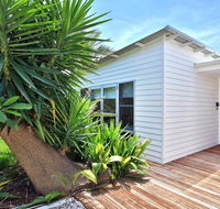 Palm Oasis - family friendly accommodation just a short walk to werri beach - Hotel WA