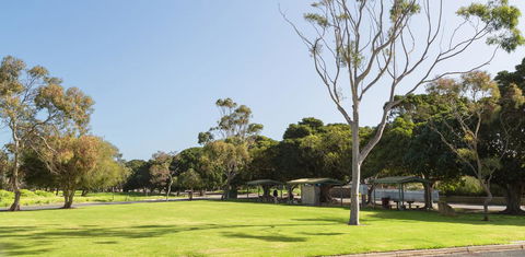 PALPERIPA - 23 Heathcote Street - Hotel WA 3