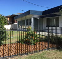 Pet Friendly home walking distance to Surf Beach - North St Woorim - Hotel WA