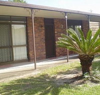 Pet friendly lowset home with room for a boat Wattle Ave Bongaree - Hotel WA
