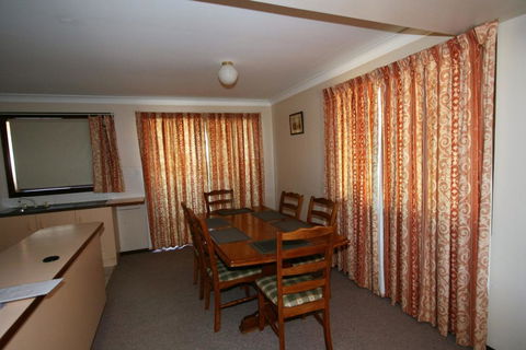 Petersdorf 4/129 Gippsland Street - Hotel WA 3