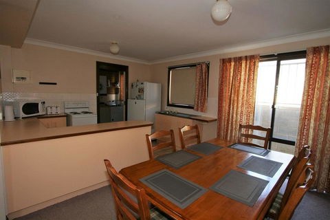 Petersdorf 4/129 Gippsland Street - Hotel WA 1