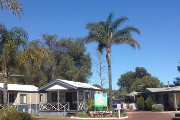 Pinjarra Caravan Park And Cabins with Hotel WA