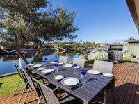 Relaxing Waterfront Property in Quiet Location