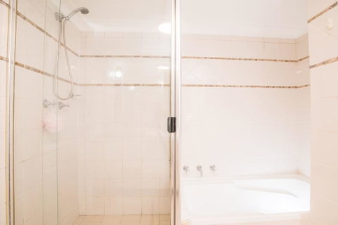 Rustic Hardwood 2 Bedroom Apartment In Randwick - Hotel WA 3
