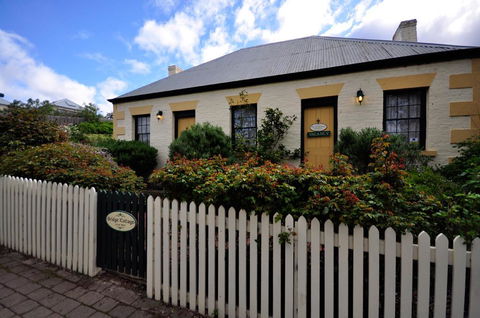 Sargeants & Armoury Cottages 1823 - Hotel WA 1
