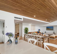 Sea la Vie 2 Luxury Apartment in Coffs Harbour Jetty with pool views and walking distance to the beach - Hotel WA