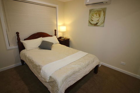 Silver House - Melbourne Airport Accommodation - Hotel WA 2