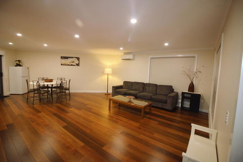 Silver House - Melbourne Airport Accommodation - Hotel WA 3