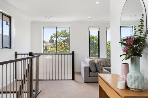 Spacious 4-Bed House With Parking And Backyard - Hotel WA 1