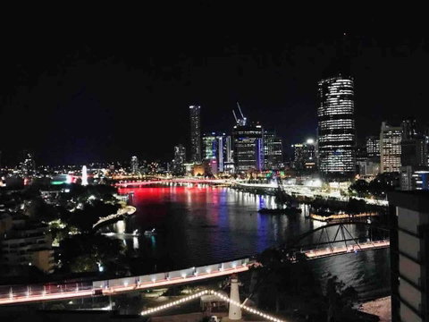 Spacious River Front 2 Bed Apt Central Location - Hotel WA 3