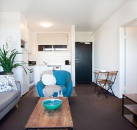 Sprawling City Views and Balcony in Cosy Apartment - Hotel WA