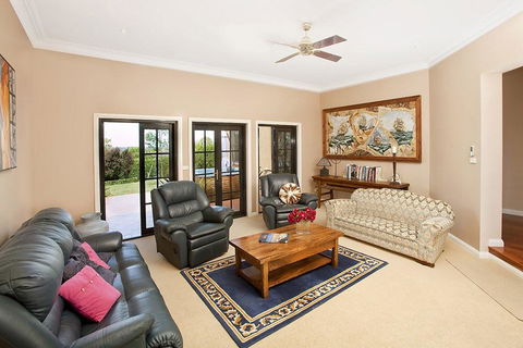 Stately Bowral Designer Home - Hotel WA 1