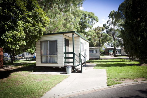 Strayleaves Caravan Park - Hotel WA 1