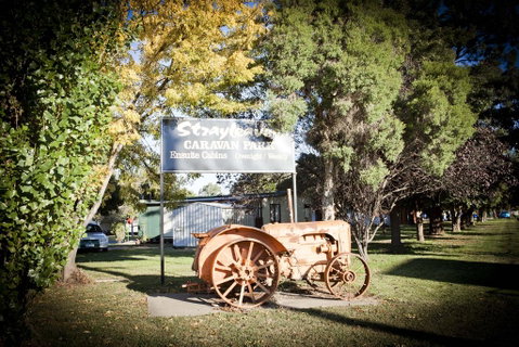 Strayleaves Caravan Park - Hotel WA 0
