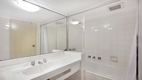 Studio With Balcony At College St - Hotel WA 3