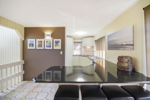 Summer Place - 24 Shearwater Street - Hotel WA 2
