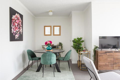 Sunny Apartment In Quiet And Green Neighbourhood - Hotel WA 2