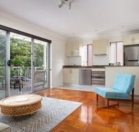 Sunlit Bondi Beach Apartment With Balcony Parking - Hotel WA