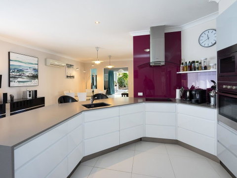 Super Sized Family Retreat With A Pool - Hotel WA 2