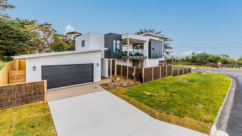 SWEEPING VIEWS - FREE WIFI & NETFLIX - PET FRIENDLY (OUTSIDE ONLY) - Hotel WA 0