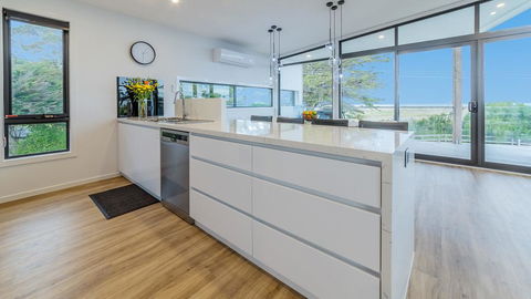 SWEEPING VIEWS - FREE WIFI & NETFLIX - PET FRIENDLY (OUTSIDE ONLY) - Hotel WA 3