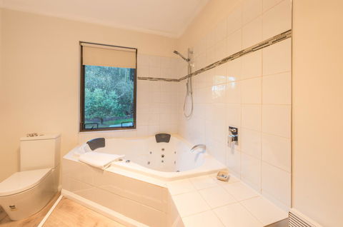 Parnella Kettering - Hotel WA 16