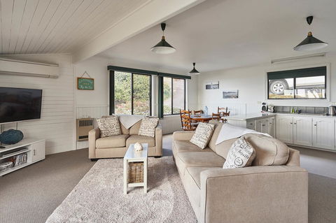 KINGFISHER COTTAGE Beachfront At The Binalong Bay - Hotel WA 4