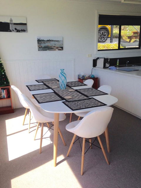 KINGFISHER COTTAGE Beachfront At The Binalong Bay - Hotel WA 14